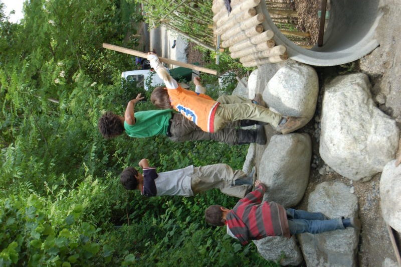 parco giochi alla scuola steineriana di Ginevra, un luogo dove giocare davvero